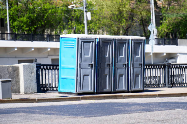 Best Portable toilet rental cost  in Pella, IA